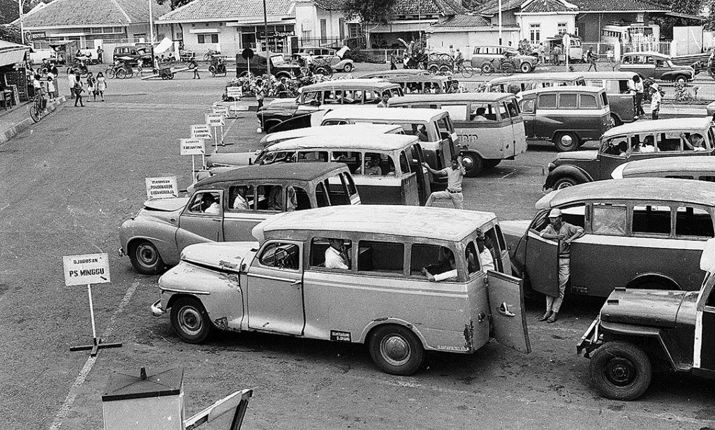 Terminal oplet di Jakarta, Februari 1971.