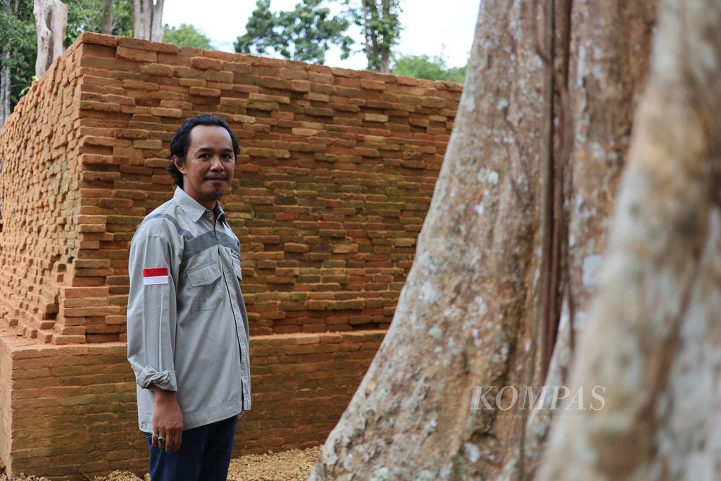 Mubarak Andi Pampang, Koordinator Pemugaran Candi Parit Duku KCBN Muarajambi.