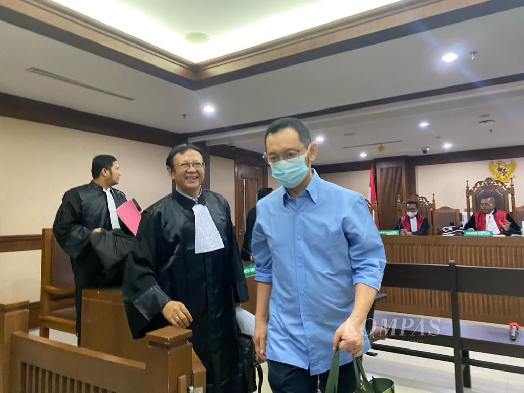 Andhi Pramono, bekas Kepala Kantor Pengawasan dan Pelayanan Bea dan Cukai Tipe Madya Pabean B Makassar menjalani sidang pembacaan putusan sela di Pengadilan Tindak Pidana Korupsi Jakarta, Rabu (13/12/2023). Majelis Hakim menolak eksepsi terdakwa.