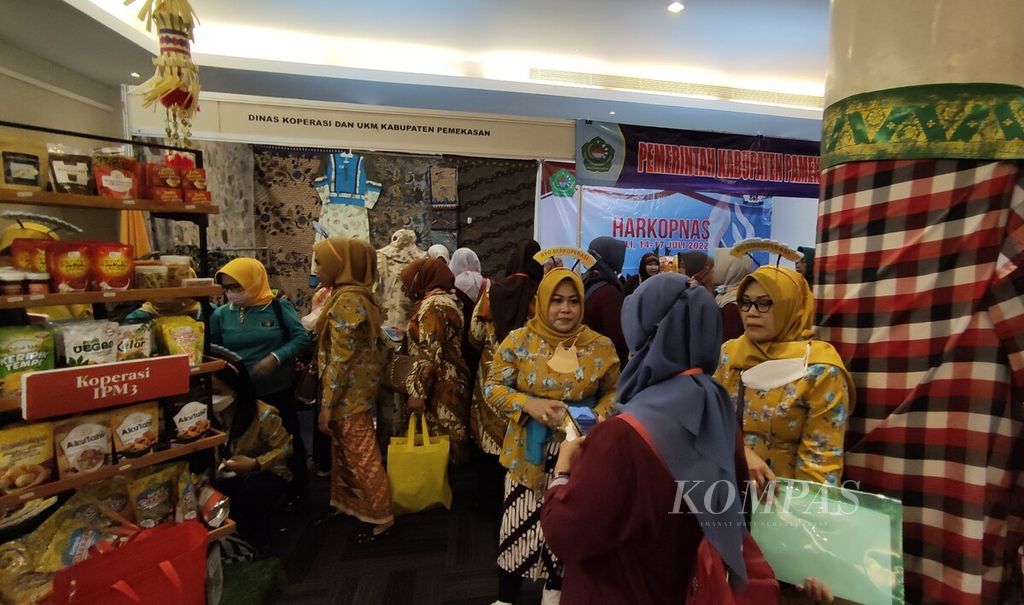 Dewan Koperasi Indonesia (Dekopin) menggelar Harkopnas Expo sebagai serangkaian peringatan Hari Koperasi Nasional (Harkopnas) Ke-75 tahun 2022 di Bali, Kamis (14/7/2022).