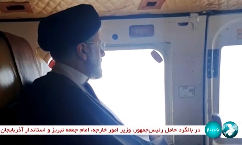 Iranian President Ebrahim Raisi is in a helicopter in the Jolfa region, East Azerbaijan Province, Sunday (19/5/2024).