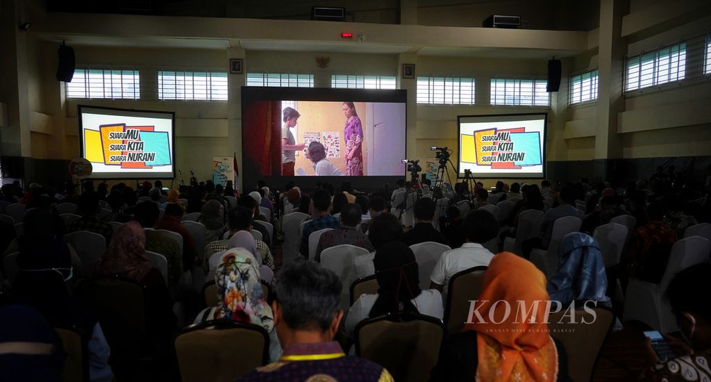 Suasana saat pemutaran salah satu film peserta Anti-Corruption Film Festival 2023 (ACFFEST 2023) di Aula Juang KPK, Jakarta, Jumat (5/5/2023). 