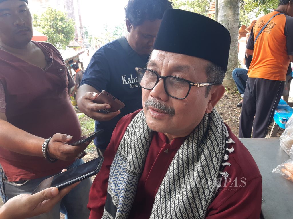 Ketua DPC PDI-P Kabupaten Cirebon Imron Rosyadi saat diwawancarai, Jumat (16/2/2024), di Cirebon, Jawa Barat.