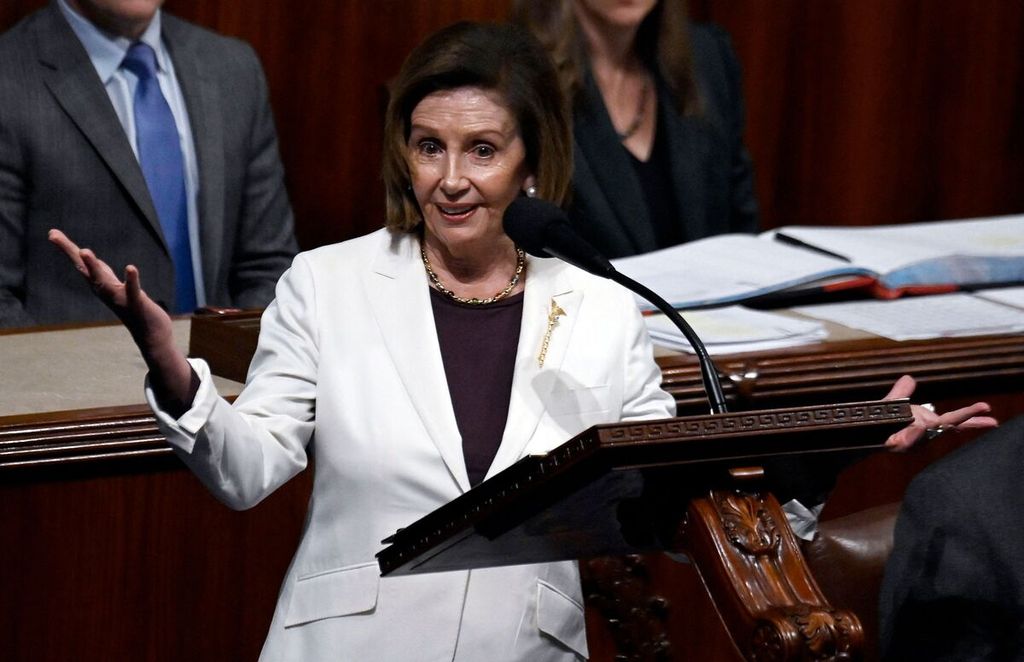 Ketua DPR AS Nancy Pelosi menyampaikan pidato pengumuman mengundurkan diri dari jajaran pimpinan Demokrat di Kongres di Gedung Capitol, Washington, AS, Kamis (17/11/2022). 