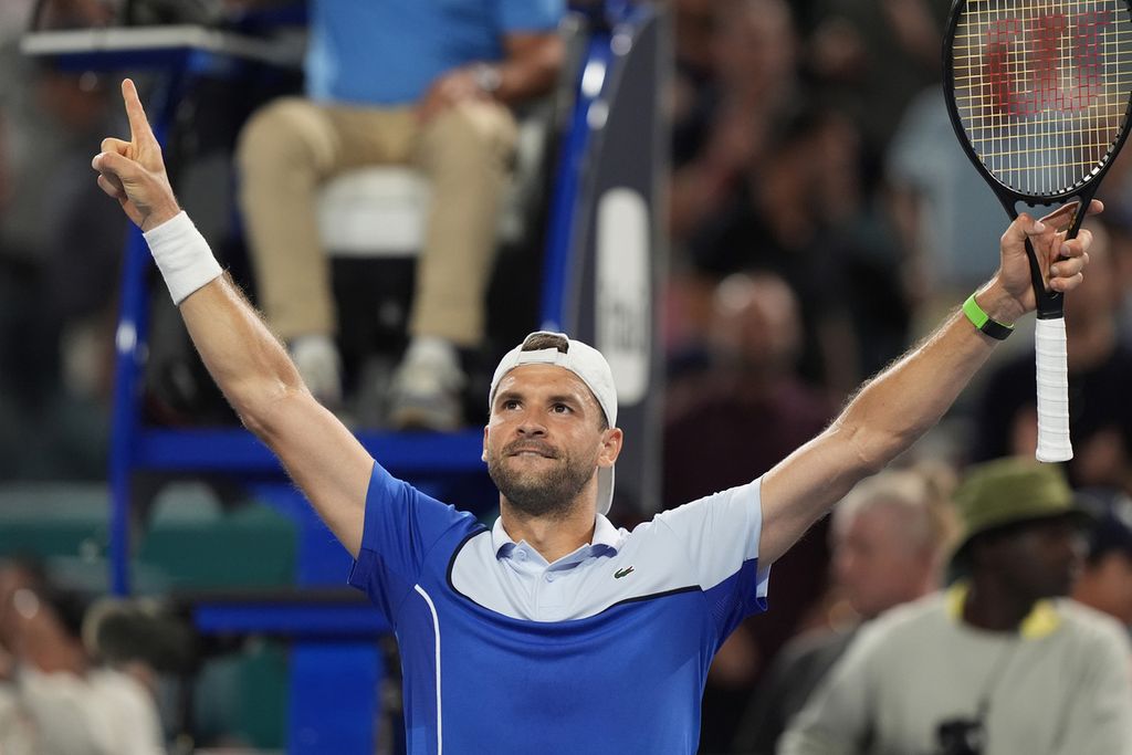 Grigor Dimitrov celebrated his victory over top seed Carlos Alcaraz in the quarterfinals of the ATP Masters 1000 Miami tournament on Thursday (28/3/2024). Dimitrov will meet Alexander Zverev.