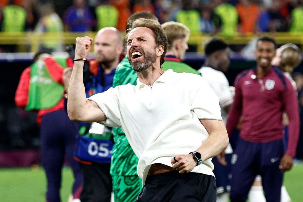 Pelatih Inggris Gareth Southgate merayakan keberhasilan timnya melaju ke final Piala Eropa 2024 seusai mengalahkan Belanda, 2-1, di Dortmund, Kamis (11/7/2024) dini hari WIB. 