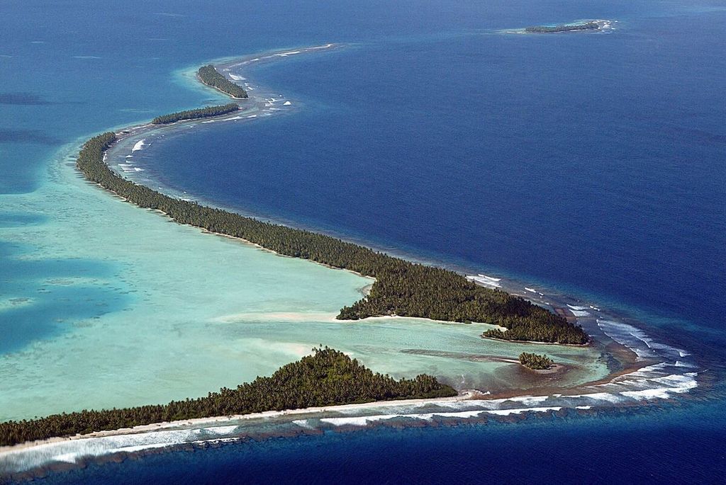 Foto udara yang diambil pada 19 Februari 2014 ini memperlihatkan atol Funafuti yang berada di Tuvalu.