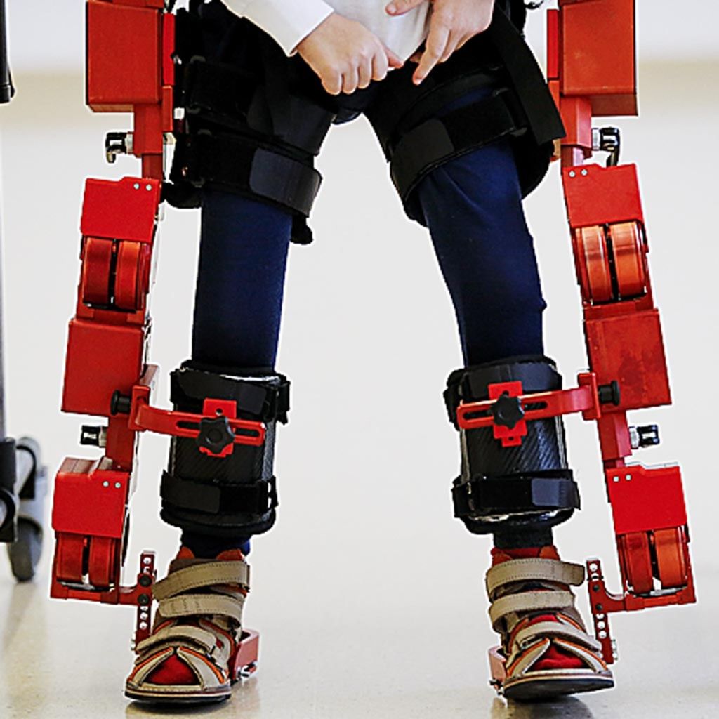 Jens, a 5 year old child, was diagnosed with spinal muscular atrophy (SMA). He walks with the help of a specially designed Marsi Bionics exoskeleton.