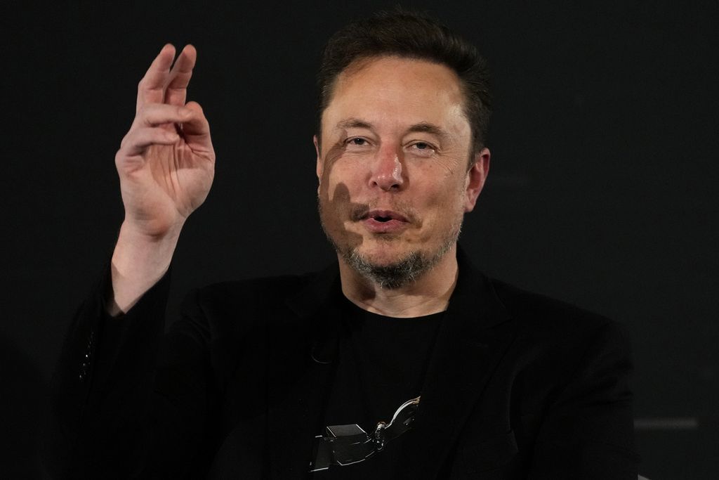 Pemimpin Tesla, Elon Musk, dalam acara di London, Inggris, pada November 2023. Pada Selasa (30/1/2024), Pengadilan Niaga Delaware, Amerika Serikat, membatalkan paket bonus Rp 873 triliun dari Tesla untuk Musk,