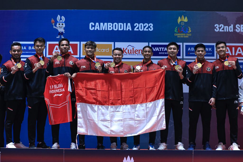 Tim bulu tangkis Indonesia meraih medali emas beregu putra SEA Games Kamboja 2023. Dalam final di Morodok Techo National Stadium, Phnom Penh, Kamis (11/5/2023), Indonesia mengalahkan Malaysia, 3-1.