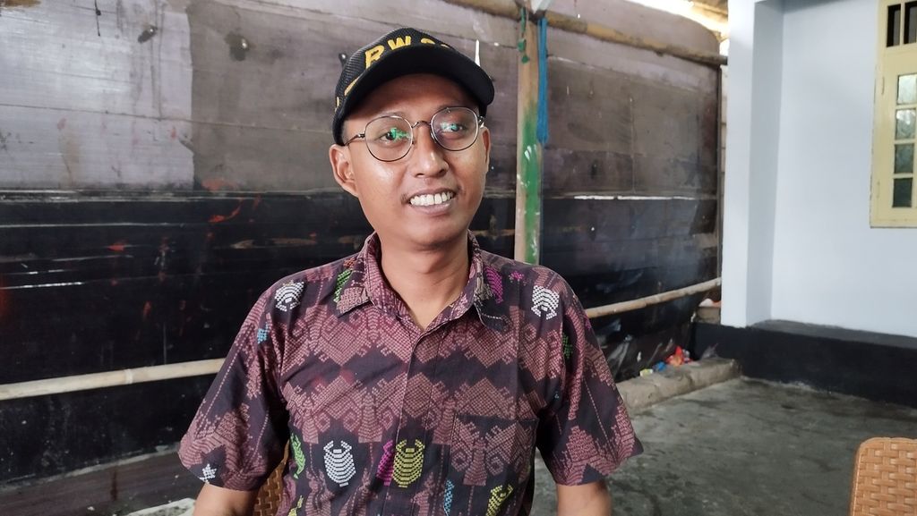 Sekretaris RW 022, Kelurahan Pluit, Saeful Arifin, memaparkan upaya penanggulangan banjir di kawasan Blok Empang, Kelurahan Pluit, Kecamatan Penjaringan, Jakarta Utara, Rabu (28/12/2022).