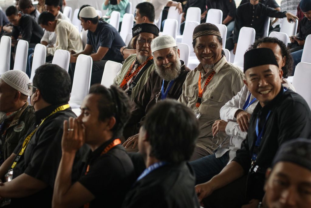 Para eks narapidana terorisme mengikuti acara silaturahmi bersama Detasemen Khusus 88 Antiteror Polri di Kabupaten Bogor, Jawa Barat, Jumat (7/4/2023). Acara silaturahmi ini dihadiri 49 eks narapidana terorisme, 7 mantan kombatan, dan 4 penyintas bom.