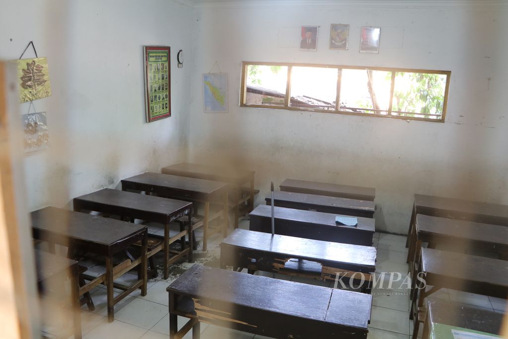 Suasana ruang kelas SD Baiti Jannati yang menjadi tempat SRB (10), siswa kelas VI, dibunuh pamannya sendiri, Kamis (11/8/2022). SRB ditikam saat jam pelajaran disaksikan teman sekelas dan gurunya. 