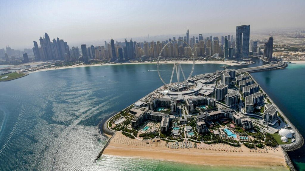 Foto yang diambil pada 8 Juli 2020 menunjukkan pemandangan Ain Dubai, bianglala tertinggi di dunia, di Dubai, Uni Emirat Arab. (Photo by KARIM SAHIB / AFP) 
