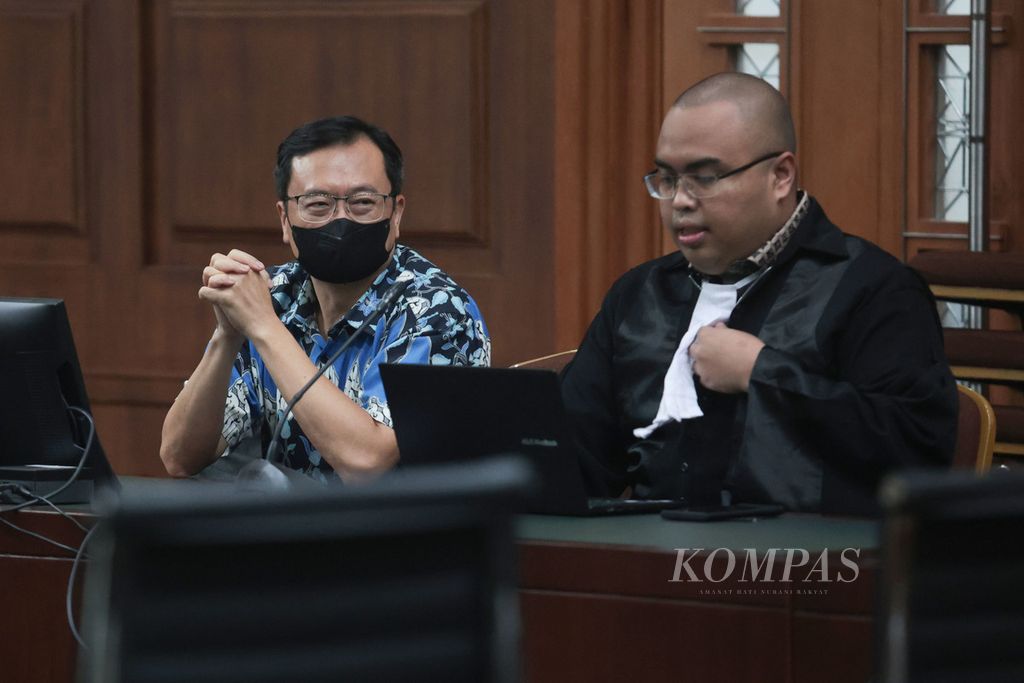 Terdakwa kasus korupsi pengelolaan keuangan dan dana investasi PT Asabri (Persero), Benny Tjokrosaputro, menunggu dimulainya sidang lanjutan di Pengadilan Tindak Pidana Korupsi Jakarta, Rabu (19/10/2022). 