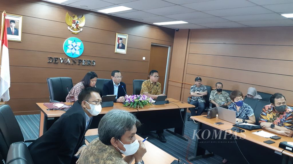 Kuasa hukum Putri Ferdy Sambo, Arman Hanis, bertemu dengan Ketua Komisi Pengaduan dan Penegakan Etika Pers Dewan Pers di Gedung Dewan Pers di Jakarta, Jumat (15/7/2022) siang.