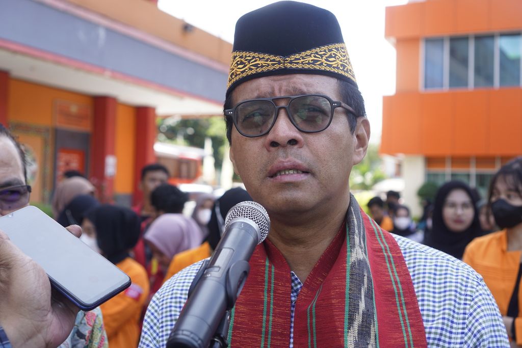 Gubernur Lembaga Ketahanan Nasional (Lemhanas) Andi Widjajanto saat diwawancara di Universitas Balikpapan di Kota Balikpapan, Kalimantan Timur, Selasa (21/6/2022).