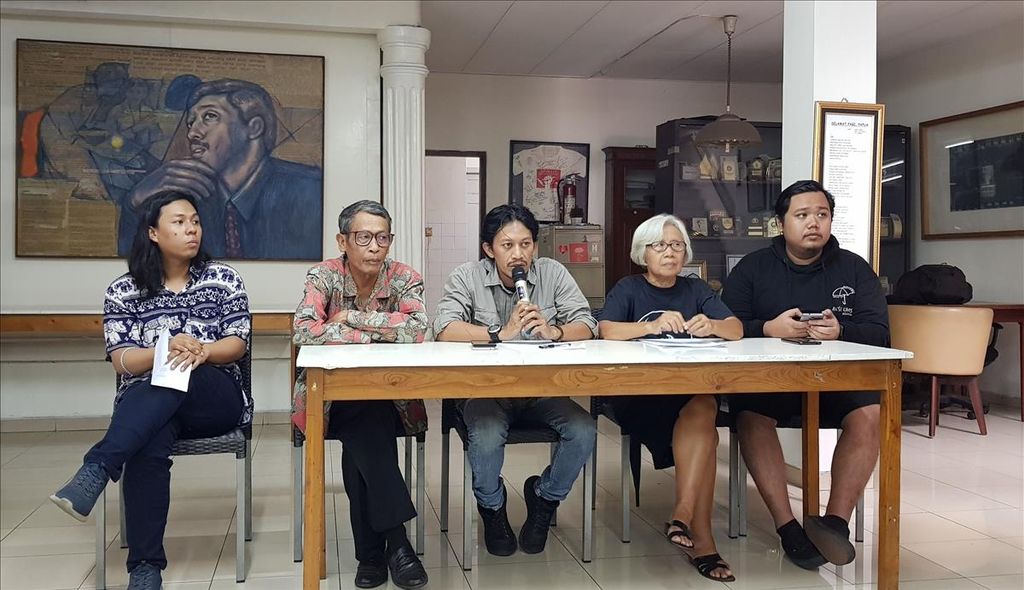 Konferensi pers koalisi masyarakat sipil bertemakan “Gugatan Kivlan Zen terhadap Wiranto: Kegagalan Pemerintahan Joko Widodo Mengadili dan Menyelesaikan Pelanggaran HAM Berat”, di Jakarta, pada Kamis (15/8/2019).