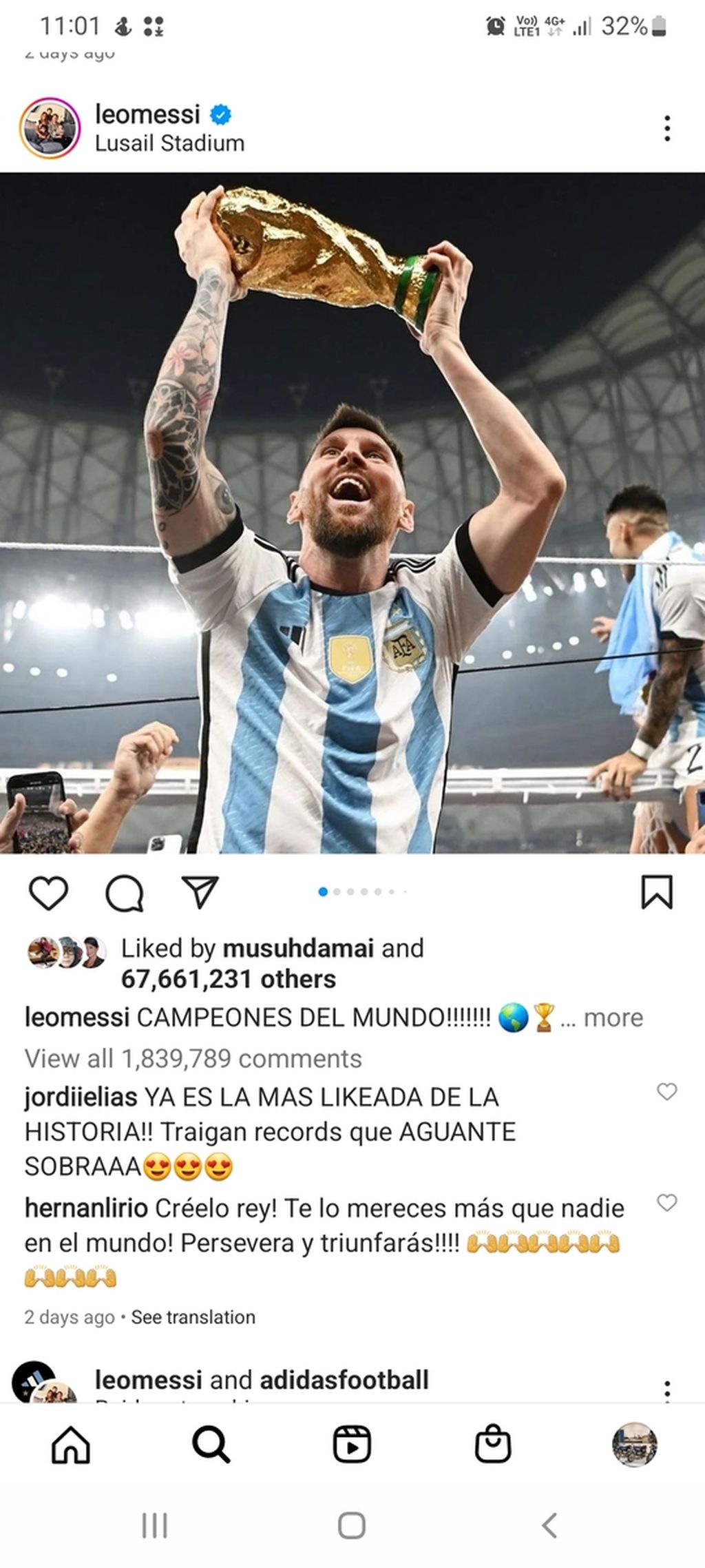 Tangkapan layar unggahan galeri foto di akun milik Lionel Messi yang memecahkan rekor karena disukai lebih dari 67 juta kali.