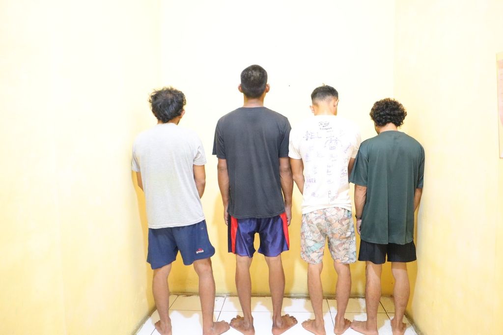 Empat penyerang Polsek Pangkalan Banteng, Kotawarinign Barat, ditangkap Polres Kotawaringin Barat, Sabtu (4/5/2024). Mereka tidak terima kerabat mereka ditangkap.