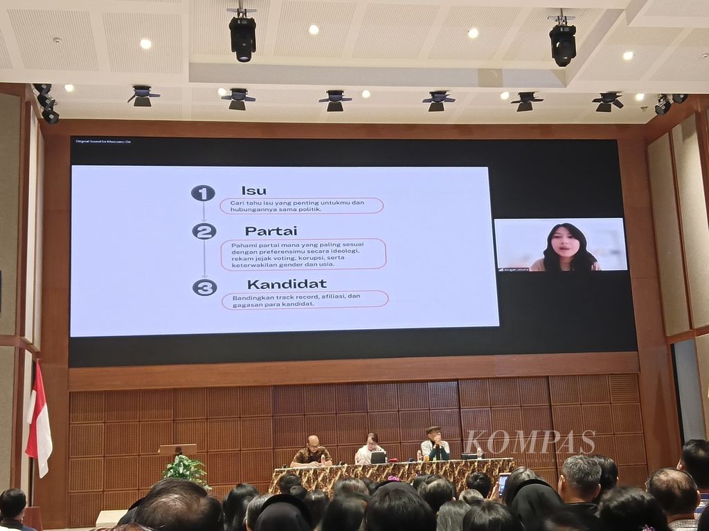 Co-inisiator Bijakmemilih.id Abigail Limuria secara daring menyampaikan materi tentang konten laman Bijakmemilih.id dalam seminar bertajuk "Bersama Membangun Bangsa: Keterlibatan Umat dalam Mewujudkan Demokrasi yang Berhati Nurani Melalui Pemilu 2024" di Bandung, Jawa Barat, Kamis (8/2/2024).