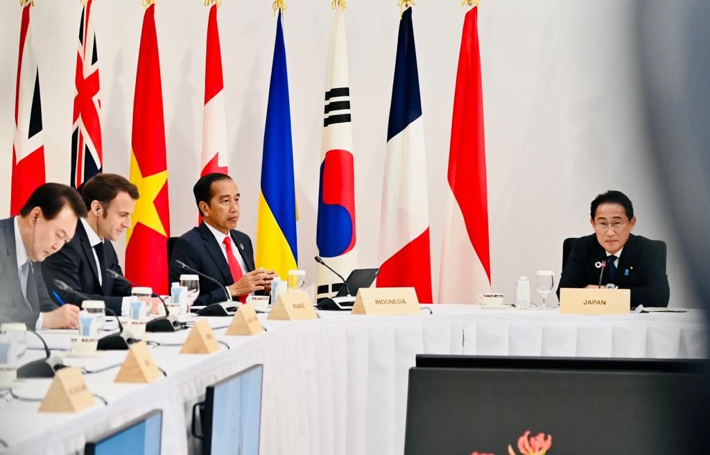 Presiden Joko Widodo ketika menyampaikan pandangannya pada Konferensi Tingkat Tinggi (KTT) G7 di Hotel Grand Prince, Hiroshima, Jepang, Minggu (21/5/2023). 