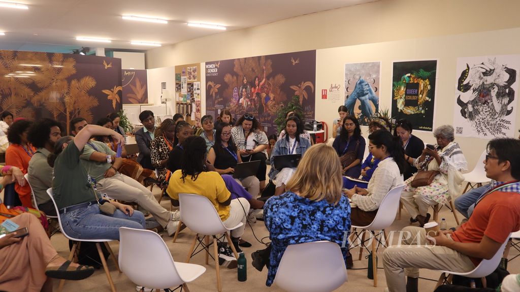 A group of participants in a forum titled "Young and Fearless: The Powerful Voices of Young Women Environmental Right Defenders" gathered at the women's and gender pavilion during COP28 in Dubai, United Arab Emirates, on Tuesday (5/12/2023).