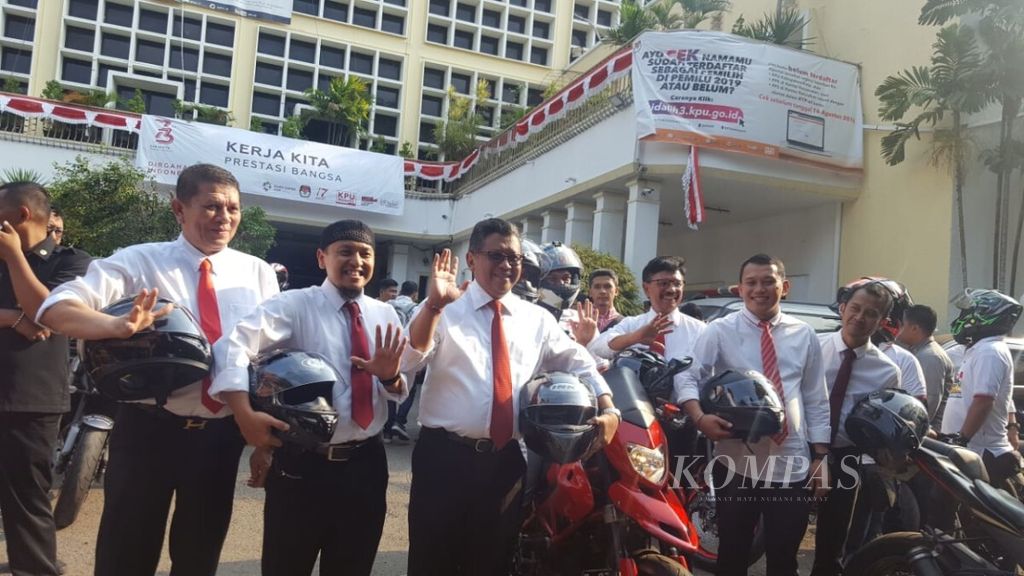 Para sekjen parpol pendukung pasangan Joko Widodo-Ma'ruf Amin mendatangi KPU pada Senin (20/08/2018) dengan menggunakan motor gede (moge) seperti yang digunakan Jokowi dalam pembukaan Asian Games.
