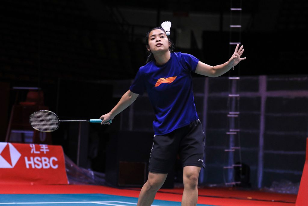 Tunggal putri Indonesia, Gregoria Mariska Tunjung, berlatih di Nimibutr Arena, Bangkok, Thailand, Senin (5/12/2022), untuk persiapan Final BWF World Tour, 7-11 Desember. 