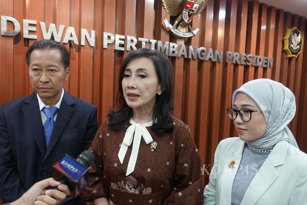 Anggota Dewan Pertimbangan Presiden, Putri Kus Wisnu Wardani, saat menjawab pertanyaan media di kantor Wantimpres, Jakarta, Rabu (16/8/2023).