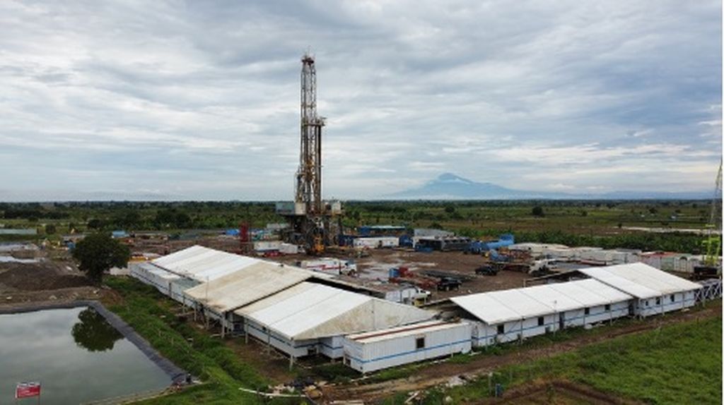 Suasana pengeboran minyak dan gas di salah satu sumur yang dikelola Pertamina EP Jatibarang Field di Kabupaten Indramayu, Jawa Barat.