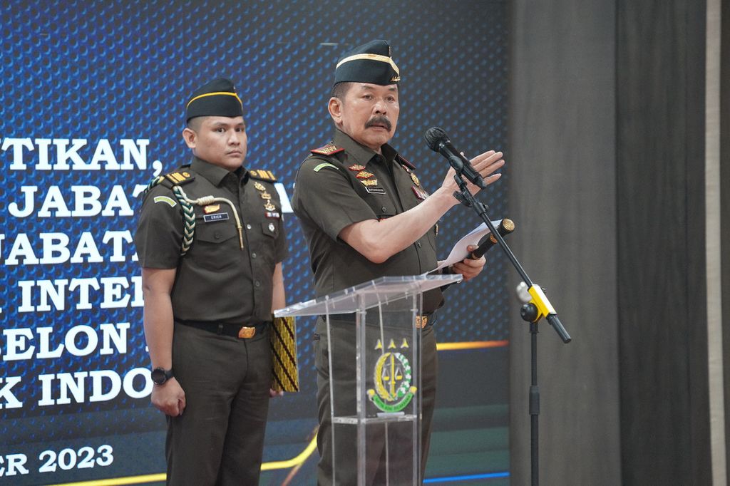Jaksa Agung ST Burhanuddin memberikan pengarahan ketika melantik beberapa pejabat eselon I dan II di kejaksaan, Selasa (31/10/2023), di Jakarta. 