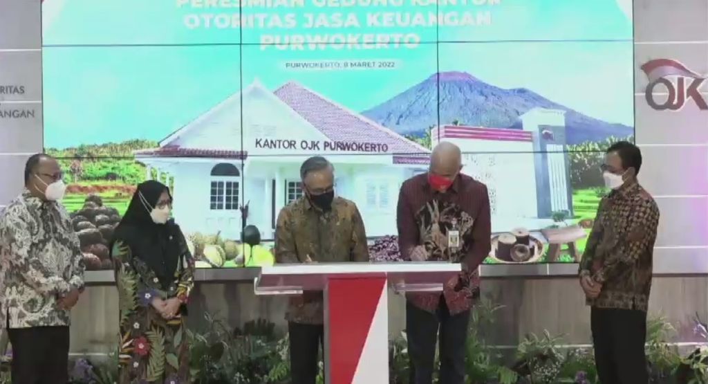 Tangkapan layar peresmian kantor baru OJK Purwokerto yang digelar secara hibrida di Kabupaten Banyumas, Jawa Tengah, Selasa (8/3/2022). 