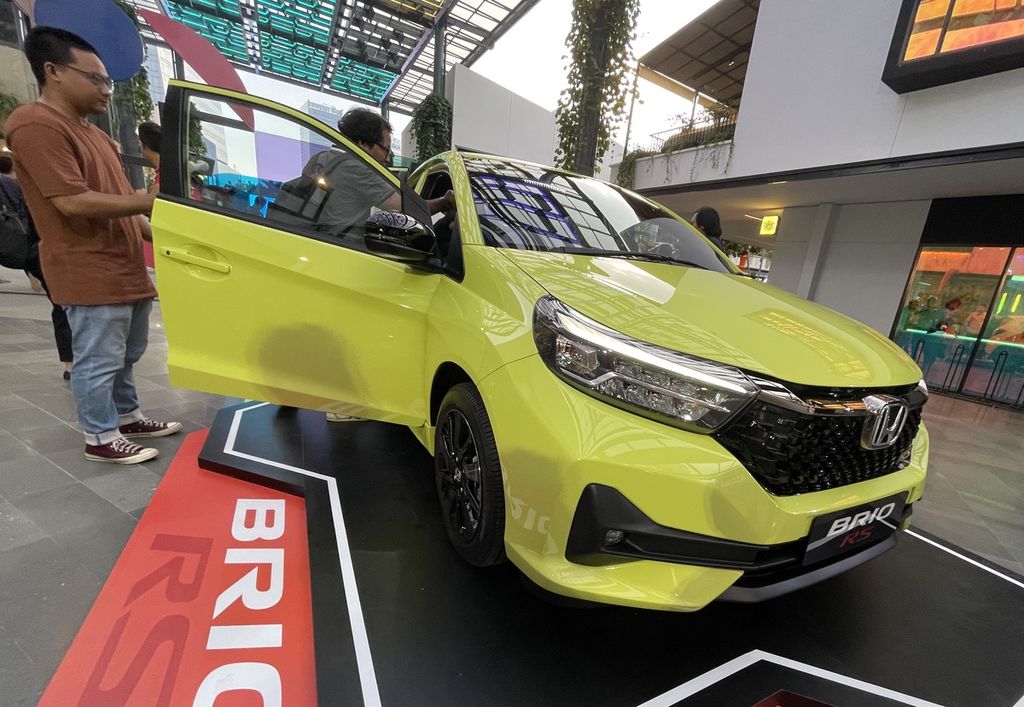 Perubahan pada edisi <i>facelift</i> Honda Brio terlihat samar pada wajahnya. Posisi lampu siang berada di atas lampu utama. Pola gril pada Brio RS juga mengikuti pola gril WR-V dan HR-V.