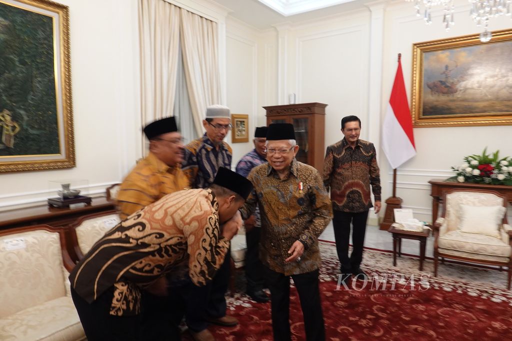 Wakil Presiden Ma’ruf Amin bertemu dengan Wakil Ketua Majelis Permusyawaratan Rakyat Fadel Muhammad, Kamis (22/2/2024) di Istana Wapres, Jakarta.