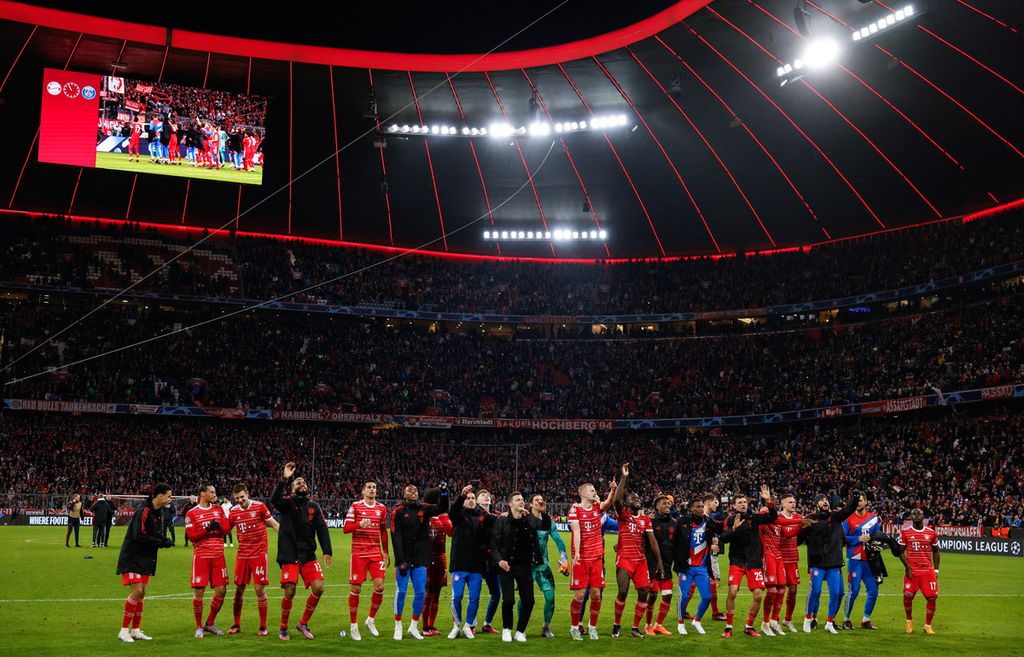Pemain Bayern Muenchen merayakan keberhasilan mereka menundukkan PSG pada laga 16 besar Liga Champions di Stadion Allianz Arena, Muenchen, Jerman, Kamis (9/3/2023) dini hari WIB. Bayern menang 2-0 dan melaju ke perempat final Liga Champions. 