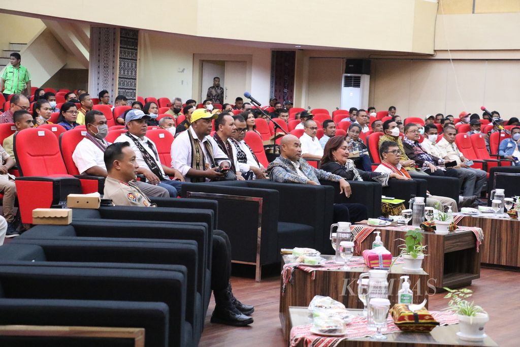 Sebagian peserta diskusi yang tediri dari insan pers, LSM, perwakilan partai politik, dan sejumlah pejabat Provinsi NTT di Kupang, Kamis (8/9/2022).