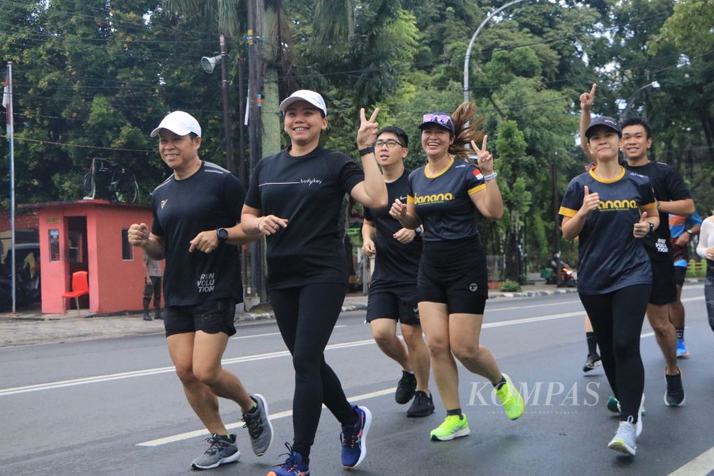 Para pelari dari berbagai komunitas mengikuti The Tour Borobudur Marathon 2023, bagian dari Bank Jateng Friendship Run Kota Medan, Sumatera Utara, Sabtu (16/9/2023). Medan menjadi kota ke-9 dari 10 kota yang disinggahi Bank Jateng Friendship Run. 