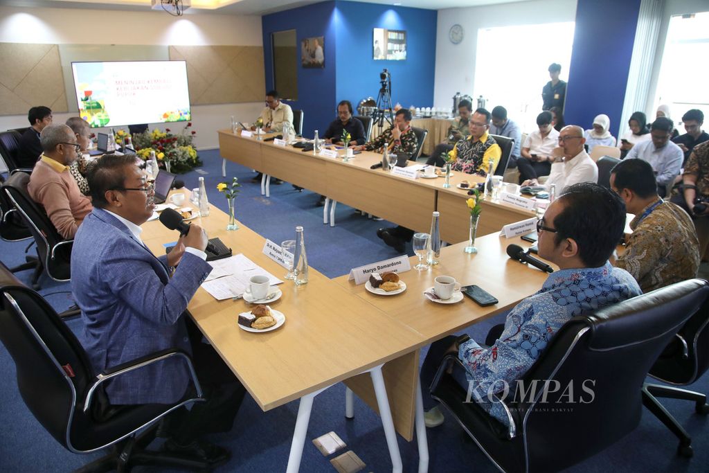 Diskusi kelompok terarah dengan tema Meninjau Kembali Kebijakan Subsidi Pupuk digelar harian <i>Kompas </i>di Jakarta, Rabu (10/7/2024). Narasumber pada diskusi ini adalah Direktur Pupuk dan Pestisida Kementerian Pertanian Tommy Nugraha; anggota Komisi IV DPR, Slamet; anggota Komisi VII DPR, Mulyanto; Sekjen Masyarakat Singkong Indonesia Heri Soba; Wakil Sekjen Nasional Kontak Tani Nelayan Andalan Zulharman Djusman; Guru Besar Fakultas Pertanian IPB University Dwi Andreas Santoso; dan akademisi Universitas Padjajaran, Yayan Satyakti. 