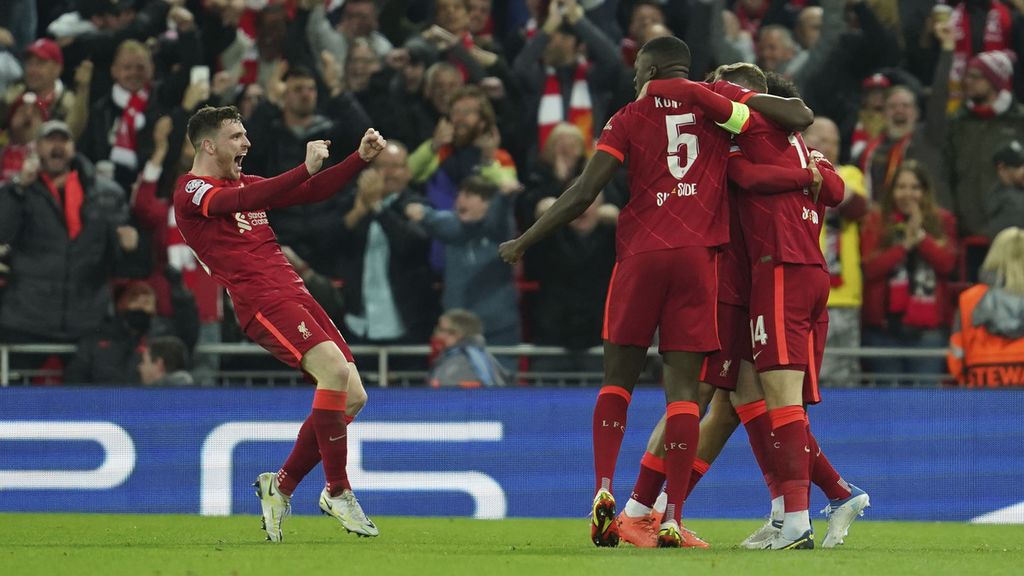 Para pemain Liverpool merayaka gol bunuh diri dari pemain Villareal pada laga pertama semifinal Liga Champions di Stadion Anfield, Liverpool, Jumat (28/4/2022) dini hari WIB. Liverpool menang, 2-0.