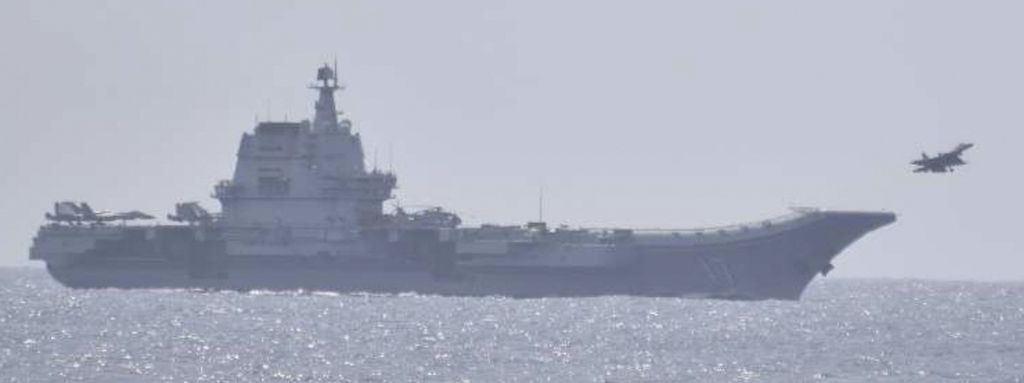 Dalam foto yang dirilis oleh Kementerian Pertahanan Jepang pada Minggu (9/4/2023) memperlihatkan sebuah pesawat tempur lepas landas dari dek Kapal Induk China, Shandong yang berlayar di perairan Samudera Pasifik, di selatan Okinawa.