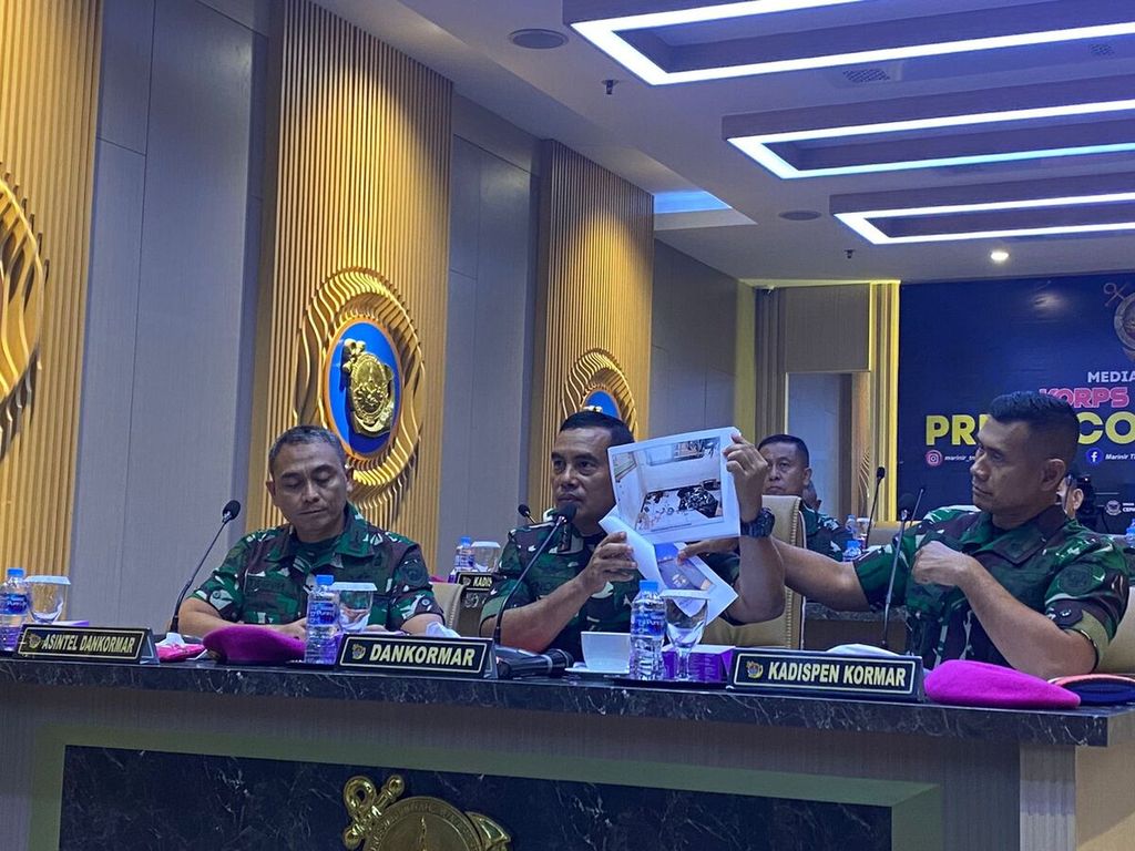 Dalam konferensi pers di Markas Korps Marinir, Jakarta, Senin (20/5/2024), Komandan Korps Marinir Mayor Jenderal TNI (Marinir) Endi Supardi, menampik dugaan adanya luka lebam Pada Tubuh Lettu Eko Damara. Eko Damara disebutkan tewas karena bunuh diri.