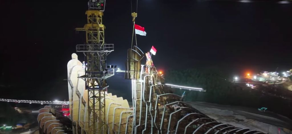 Pemasangan bilah Garuda terakhir di Gedung Kantor Presiden sudah dilakukan pada Sabtu (20/7/2024) malam. 