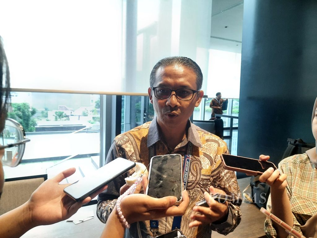 CEO Citilink Indonesia Dewa Rai menjawab pertanyaan wartawan seusai acara Asean Connect: Aviation Strategy and Roadmap yang diadakan Indonesia National Air Carriers Association di Jakarta, Kamis (2/11/2023). Kompas/Yosepha Debrina R Pusparisa 2/11/2023