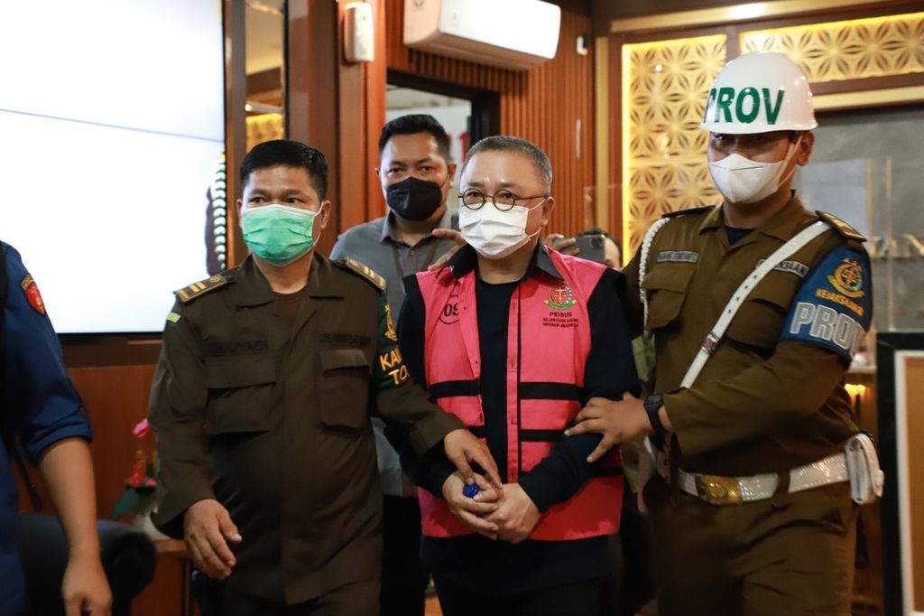 Pemilik perusahaan pengurusan jasa kepabeanan PT PT Meraseti Logistik Indonesia, Budi Hartono Linardi, ditetapkan sebagai tersangka dalam kasus dugaan korupsi impor besi atau baja, baja paduan, dan produk turunannya tahun 2016-2021.