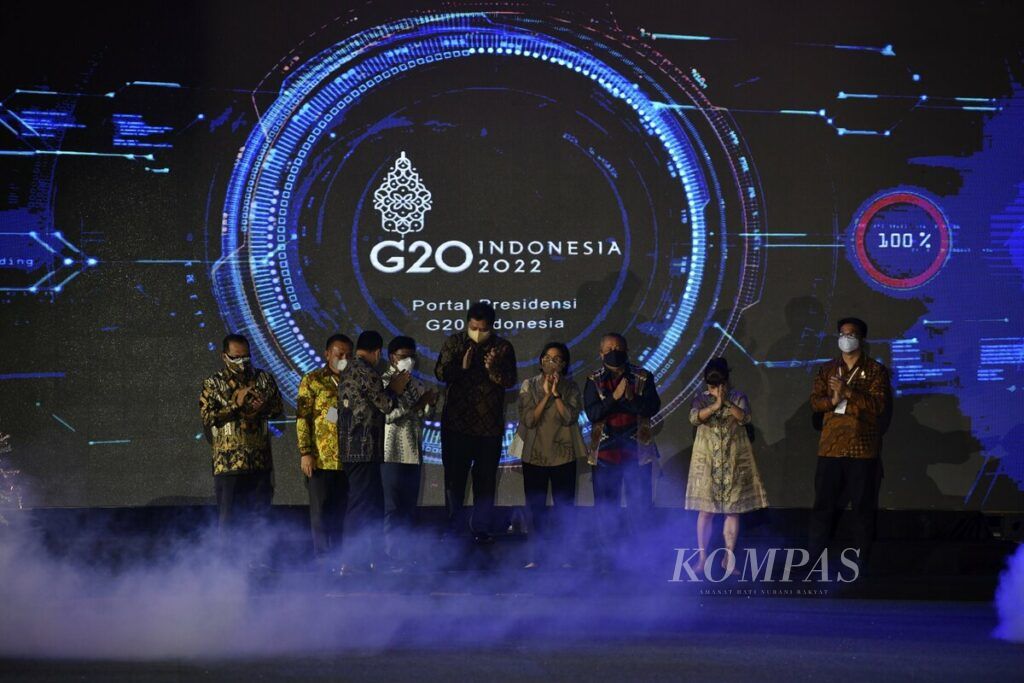 Peluncuran offical website G20.org turut menandai pembukaan Presidensi G20 Indonesia di Taman Lapangan Banteng, Jakarta, Rabu (1/12/2021). Indonesia secara resmi memegang presidensi G-20 dengan mengusung misi bertema Recover Together, Recover Stronger.