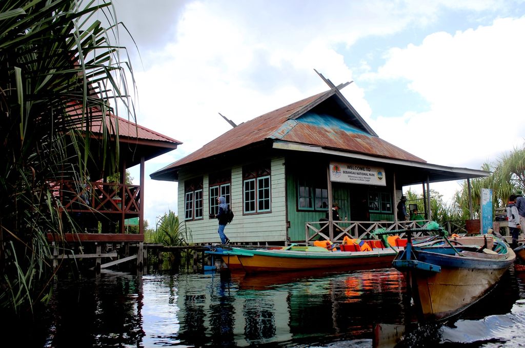 Salah satu pos pantau atau yang kerap disebut <i>camp </i>di Sungai Koran, Taman Nasional Sebangau, Kalimantan Tengah, Kamis (11/11/2021). Sungai Koran menjadi destinasi wisata menarik di Kota Palangkaraya yang bisa dikunjungi.