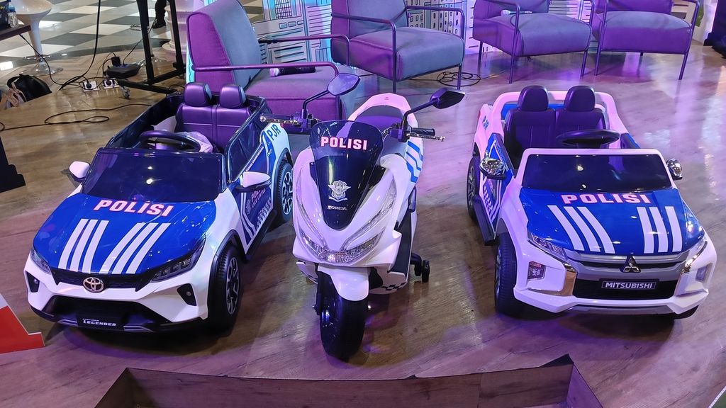 Toys Kingdom berkolaborasi dengan PT Pangeran Maju Bahagia (PMB Toys) dan Korps Lalu Lintas Polri meluncurkan mainan mobil dan sepeda motor polisi untuk anak-anak, Rabu (20/9/2023), di Living World, Alam Sutera, Tangerang Selatan.