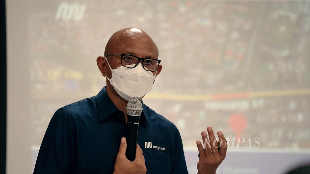 Direktur Utama MRT William Sabandar memberikan paparan dalam Forum Jurnalis MRT di Kantor Depo MRT Lebak Bulus, Jakarta Selatan, Kamis (31/3/2022). Penumpang MRT Jakarta pada Maret 2022 mengalami kenaikan 61 persen dari bulan sebelumnya. Penumpang harian MRT Jakarta mencapai 42.847 pada akhir Maret 2022. 
