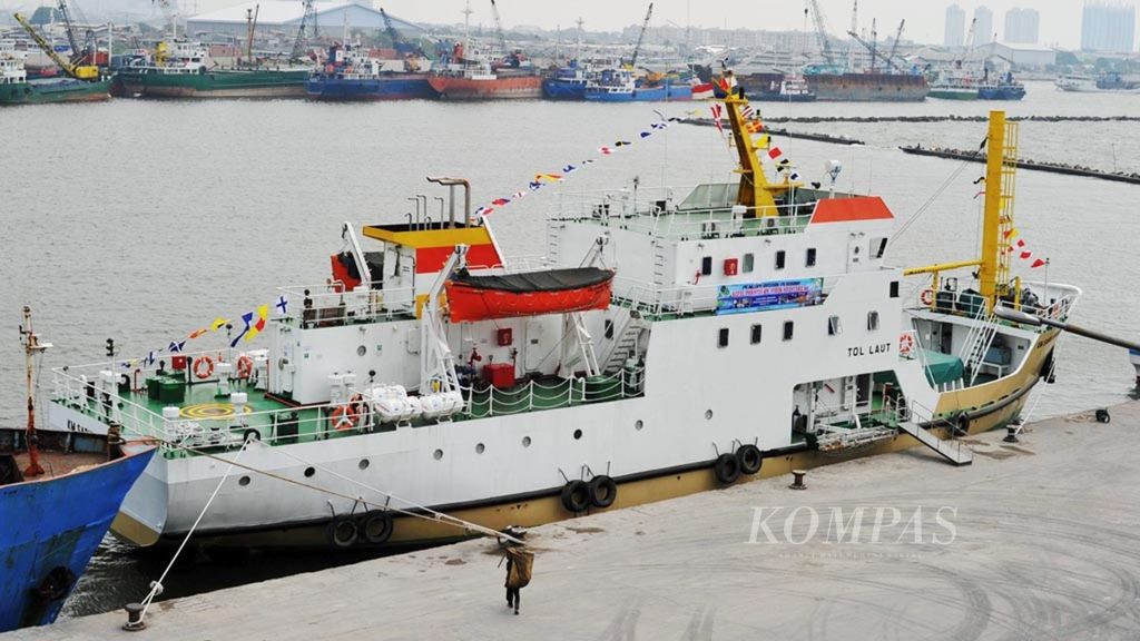 The pioneer ship KM Sabuk Nusantara 66 rests at Sunda Kelapa Harbor, North Jakarta, Wednesday (24/5/2017).